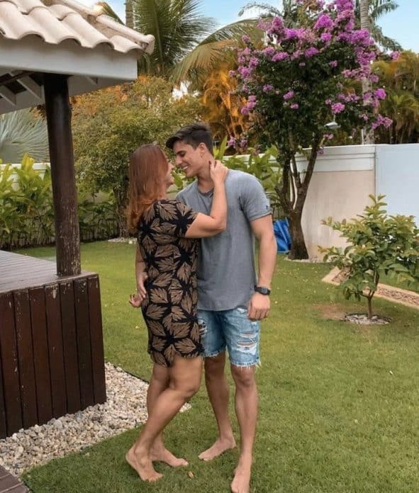 والدة نيمار وعشيقها