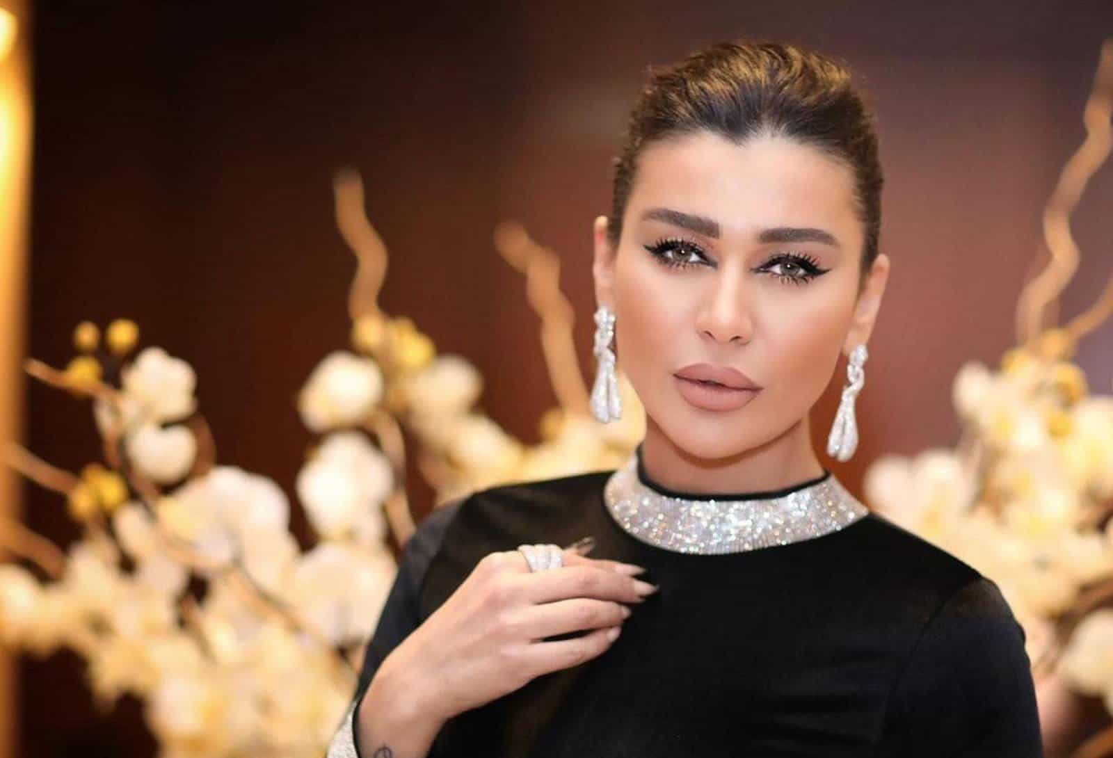 نادين الراسي بوضعيات جريئة وفستان قصير فاضح بفتحة طويلة ومن دون ملابس داخلية -صور نادين الراسي بوضعيات جريئة وفستان قصير فاضح بفتحة طويلة ومن دون ملابس داخلية -صور