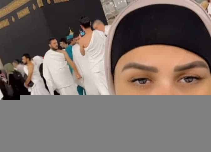 ياسمين عبدالعزيز داخل الحرم المكي