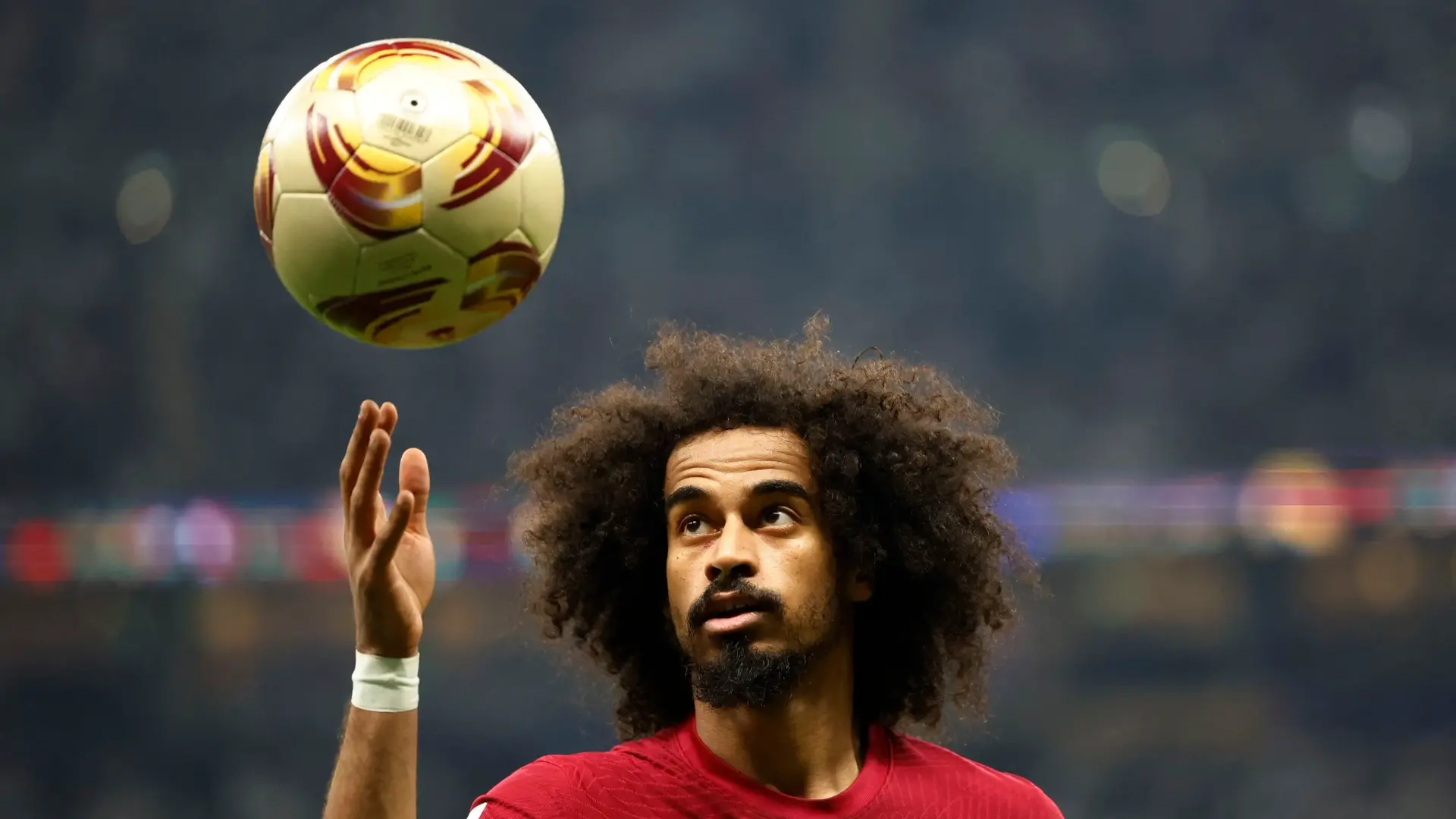 أكرم عفيف يكشف علاقة زوجته باحتفال أهدافه الثلاثة أمام الأردن في نهائي كأس آسيا أكرم عفيف