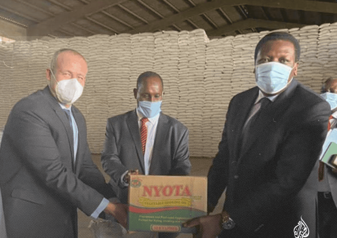 نظام السيسي يسرق مساعدات غزة ويرسلها إلى كينيا على أنها دعم مصري (شاهد) نظام السيسي يسرق مساعدات غزة ويرسلها إلى كينيا على أنها دعم مصري