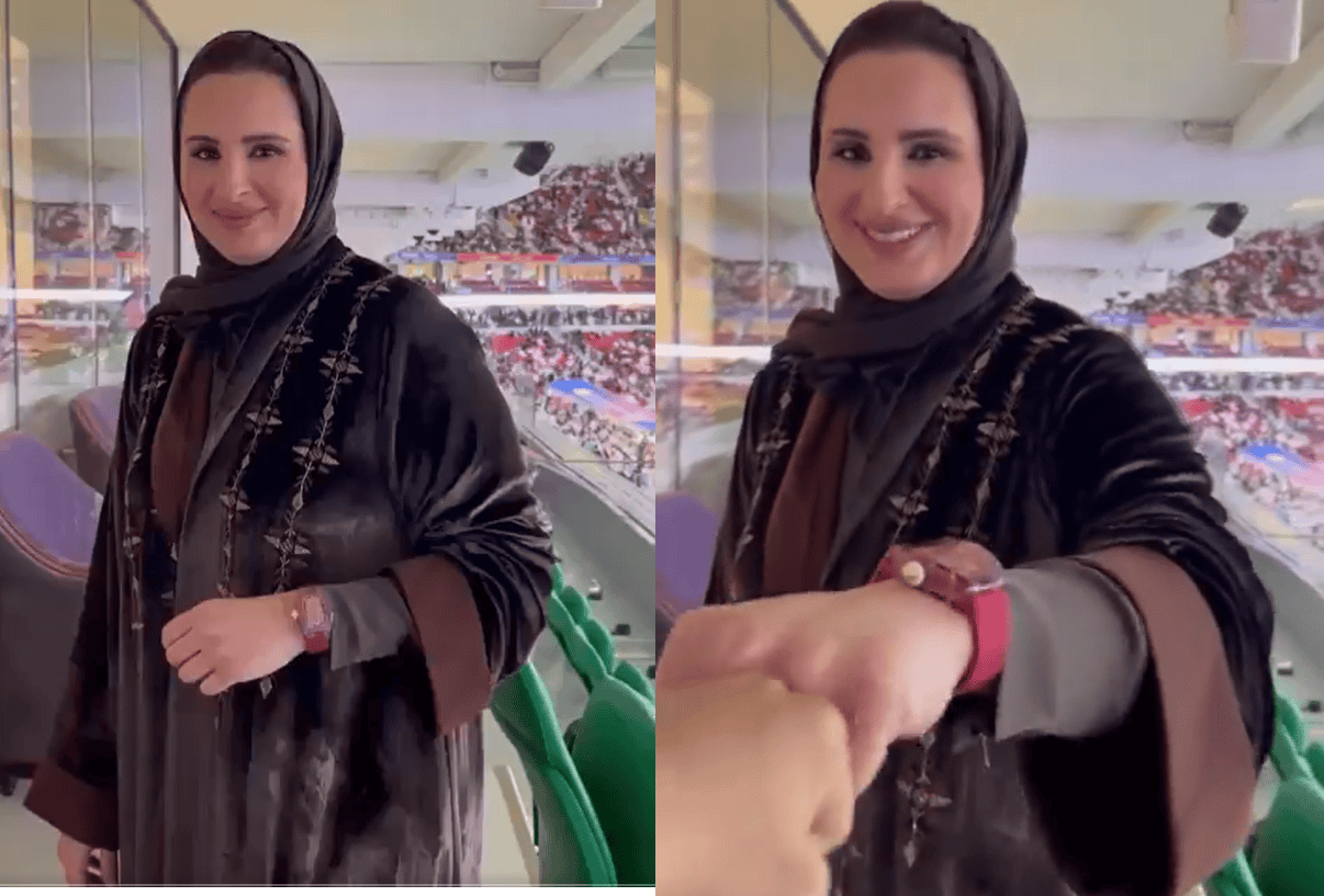 “بقبضة اليد”.. الشيخة جواهر زوجة أمير قطر تتفاعل مع العنابي على طريقتها (فيديو) "بقبضة اليد".. الشيخة جواهر زوجة أمير قطر تتفاعل مع العنابي على طريقتها