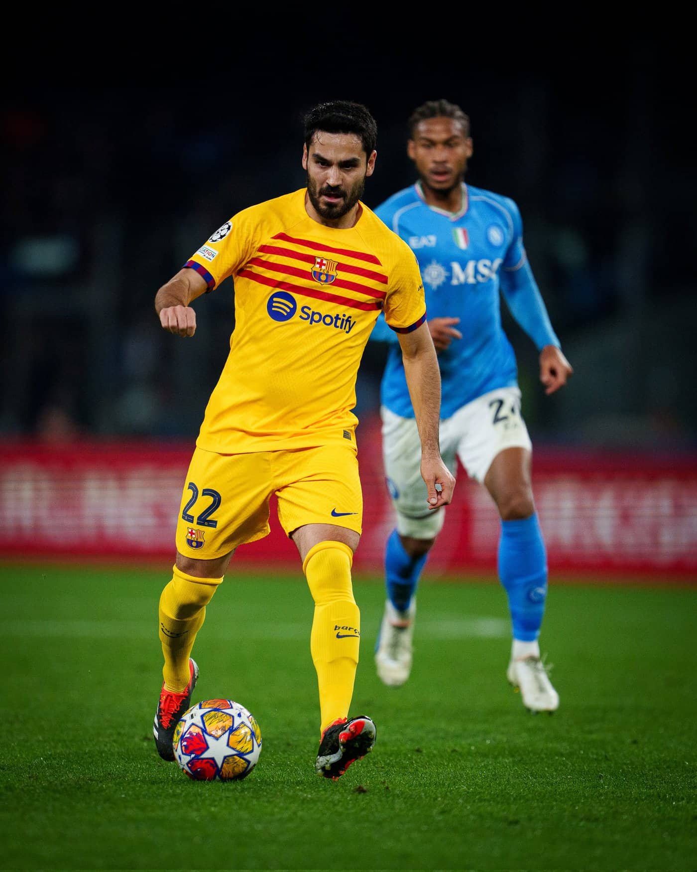 برشلونة ونابولي