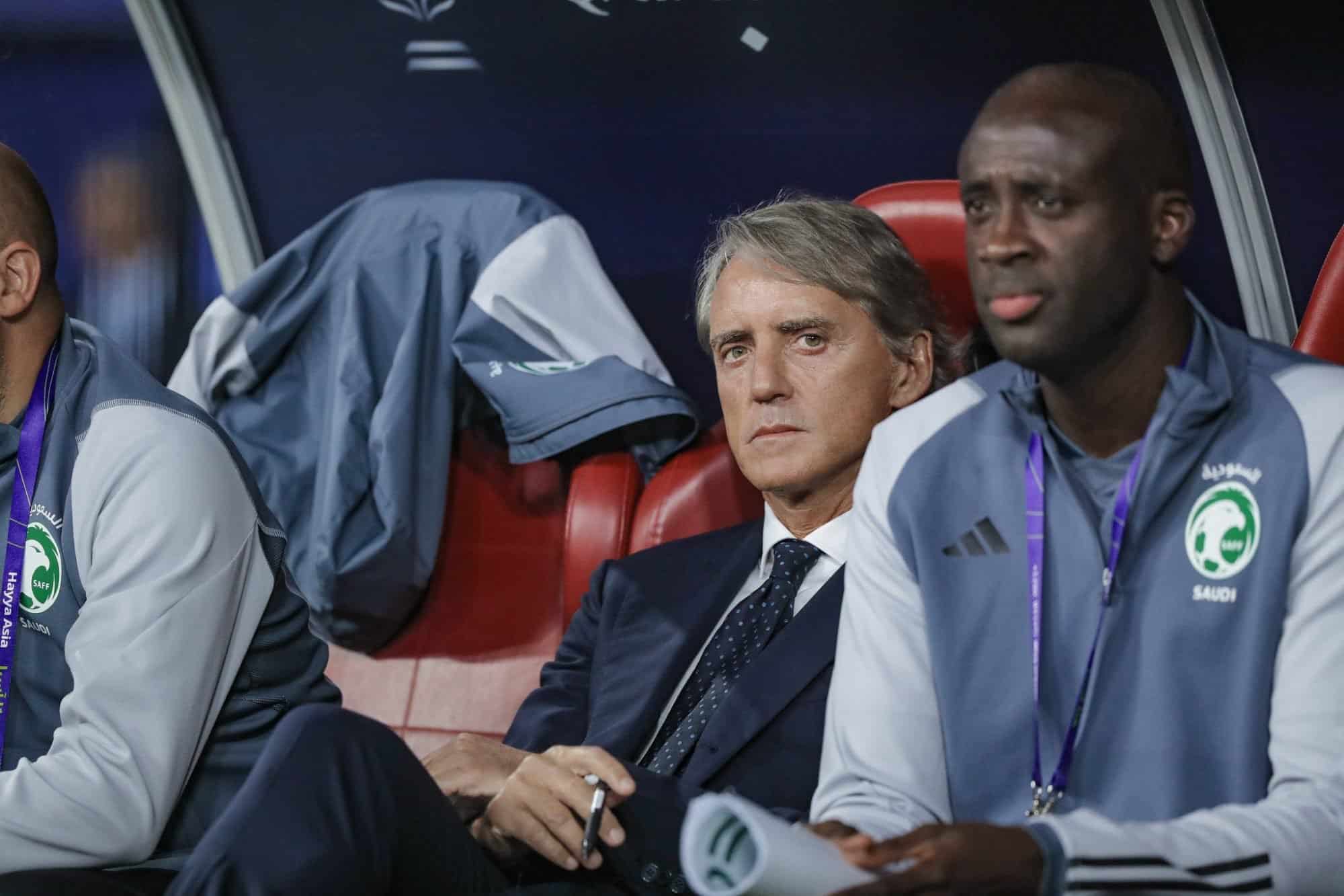 اعتذار مدرب المنتخب السعودي مانشيني للجماهير بسبب فعله هذا السلوك! (شاهد) روبرتو مانشيني