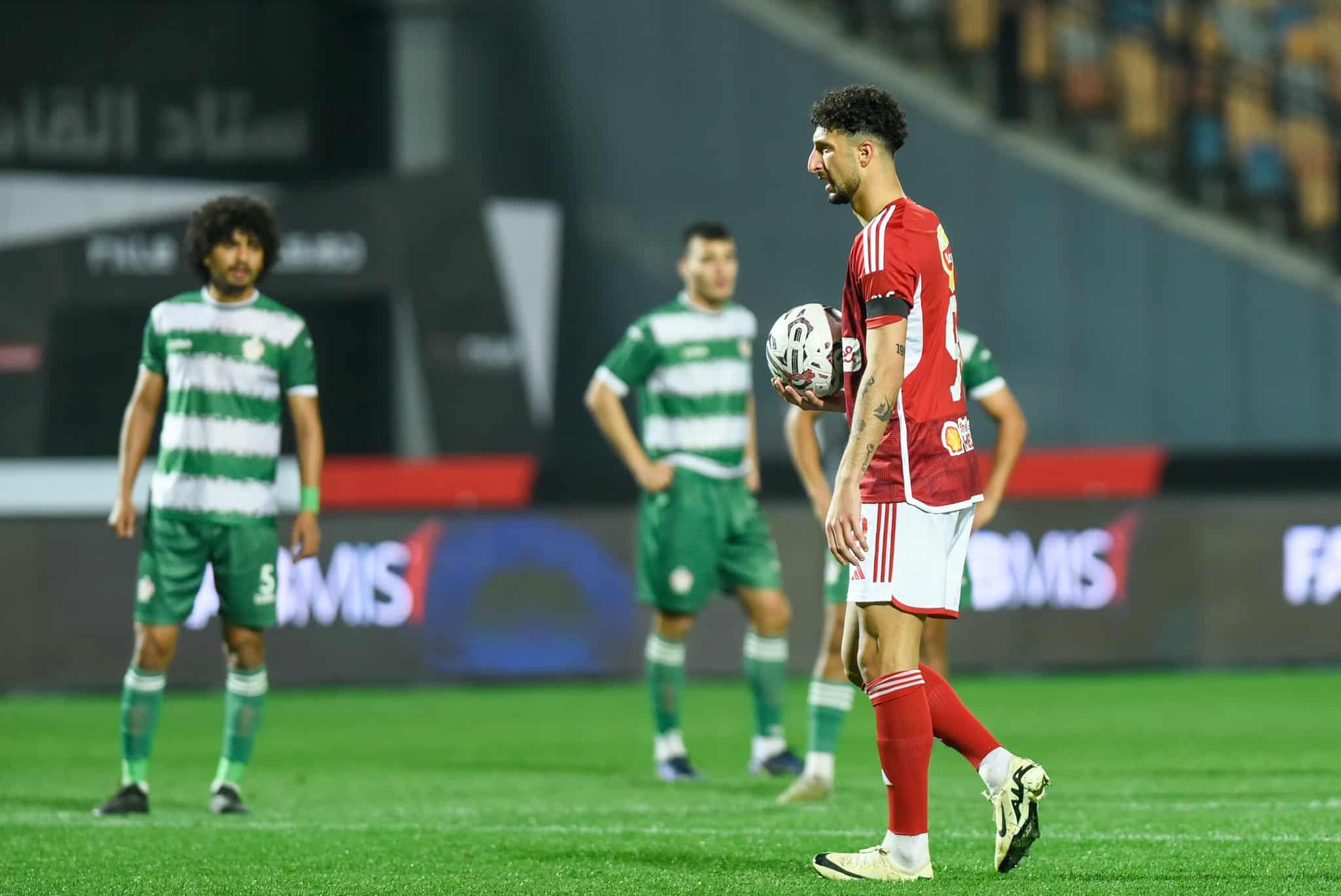 وسام أبو علي لاعب الأهلي المصري