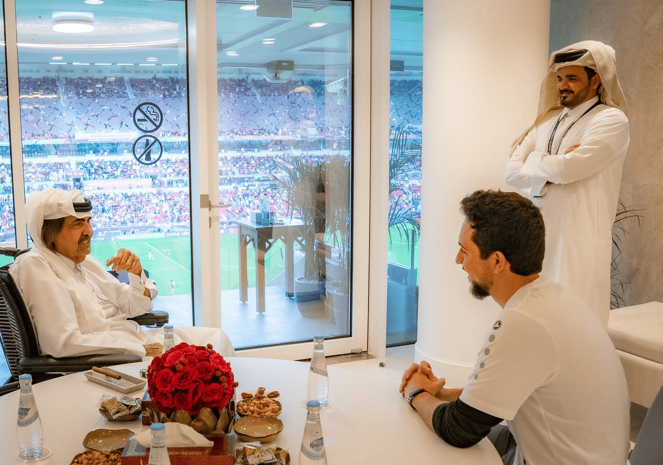 ماذا دار بين الأمير الحسين وأمير قطر السابق في لقاء جاء بالصدفة؟ (شاهد) ماذا دار بين الأمير الحسين وأمير قطر السابق في لقاء جاء بالصدفة؟