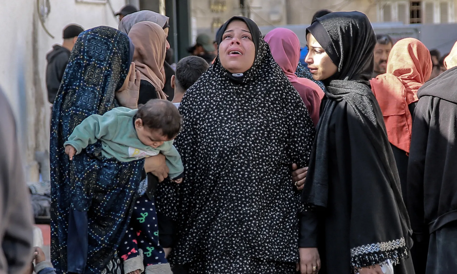 صحفي فلسطيني يكذب روايات اغتصاب الاحتلال لنساء في غزة ويستنكرها بشدة صحفي فلسطيني يكذب روايات اغتصاب الاحتلال لنساء في غزة ويستنكرها بشدة