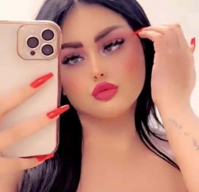 البلوغر الأردنية جوليا وهبي