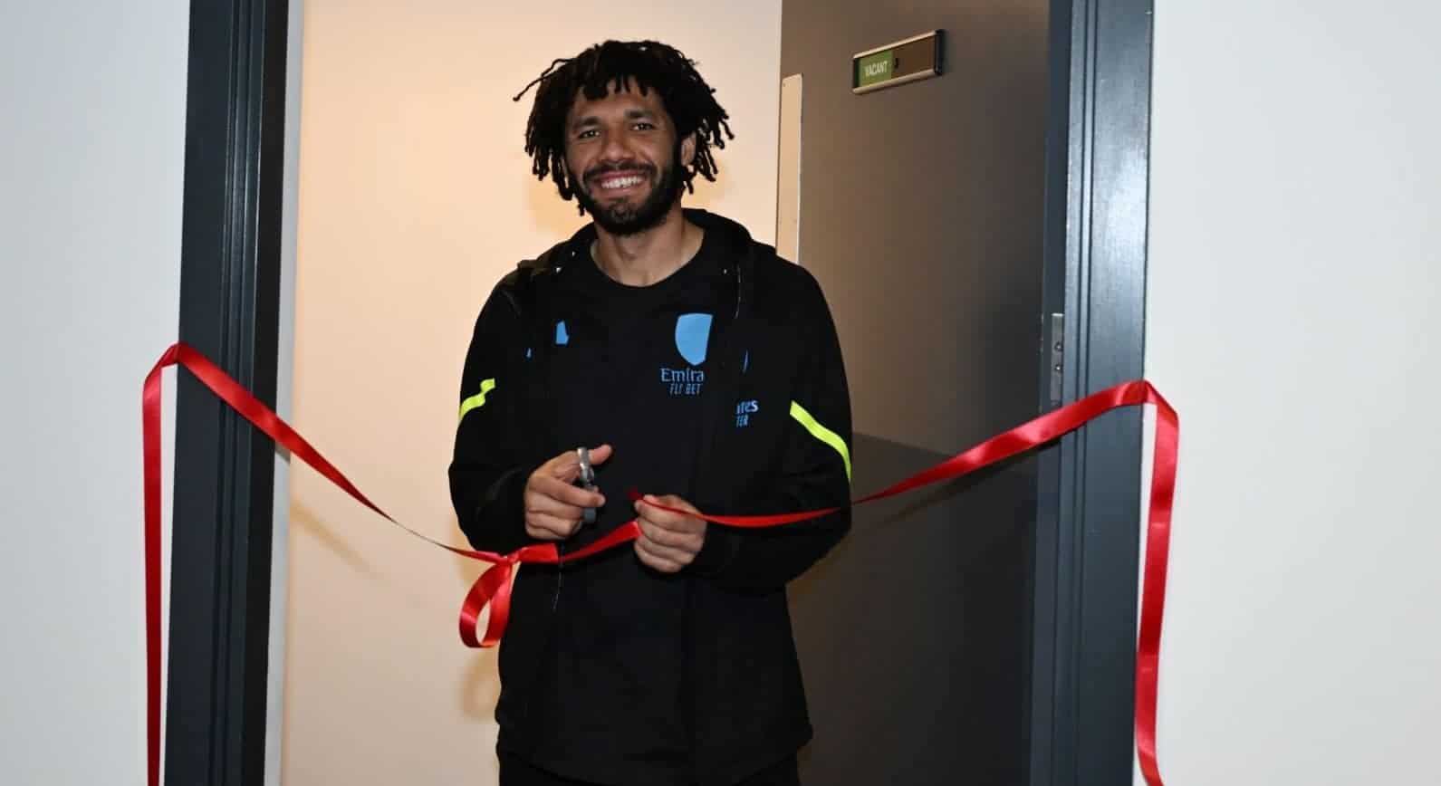 افتتاح محمد النني أول غرفة صلاة في ملعب أرسنال.. تفاعل كبير وإشادة واسعة محمد النني يفتتح أول غرفة صلاة في ملعب أرسنال