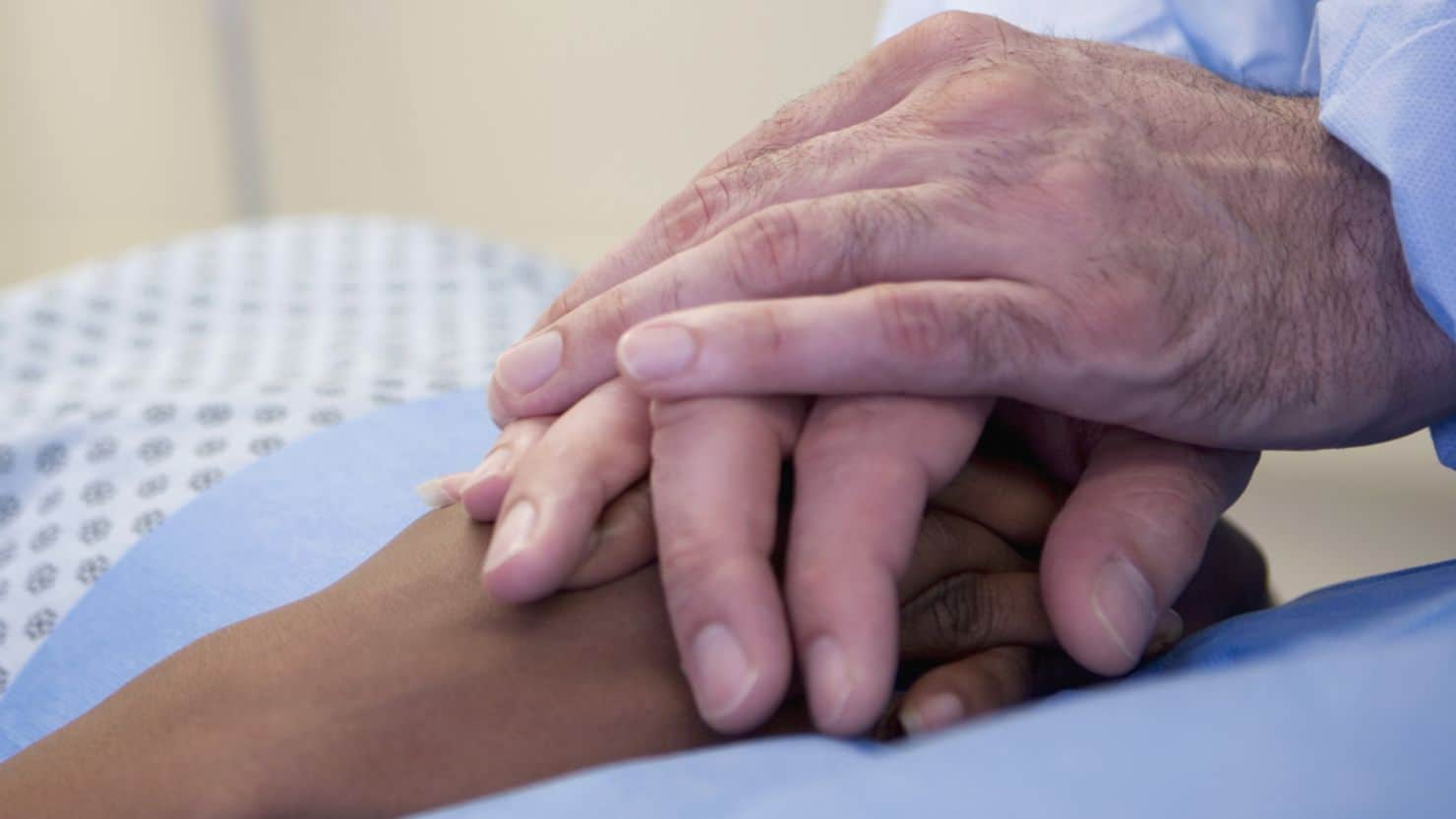 بحث جديد عما يراه الشخص المحتضر، على فراش الموت