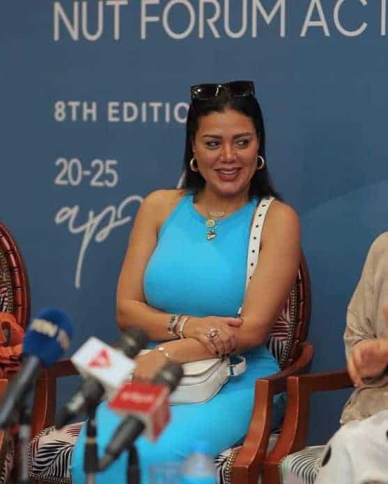فاجأت الفنانة رانيا يوسف الجمهور، بإعلانها أنّها تعيش قصة حب جديدة
