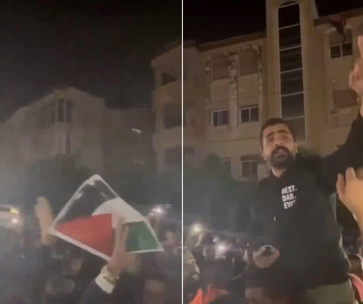 هكذا تلقى المتظاهرون الأردنيون قرب السفارة الإسرائيلية نبأ عملية أسدود (فيديو مؤثر) هكذا تلقى المتظاهرين في عمان نبأ عملية أسدود