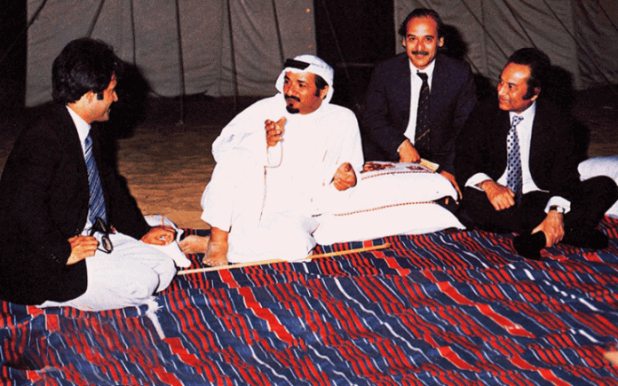 آغا حسن عابدي مع الشيخ حميد بن راشد النعيمي حاكم عجمان