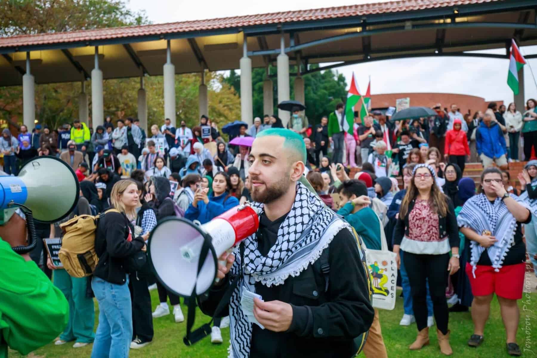 نظام المهداوي يكتب: لماذا يهتف الطلبة الأمريكيون “فلسطين من النهر إلى البحر؟” وما أهمية كل هذا؟ نظام المهداوي يكتب: لماذا يهتف الطلبة الأمريكيون "فلسطين من النهر إلي البحر؟" وما أهمية كل هذا؟