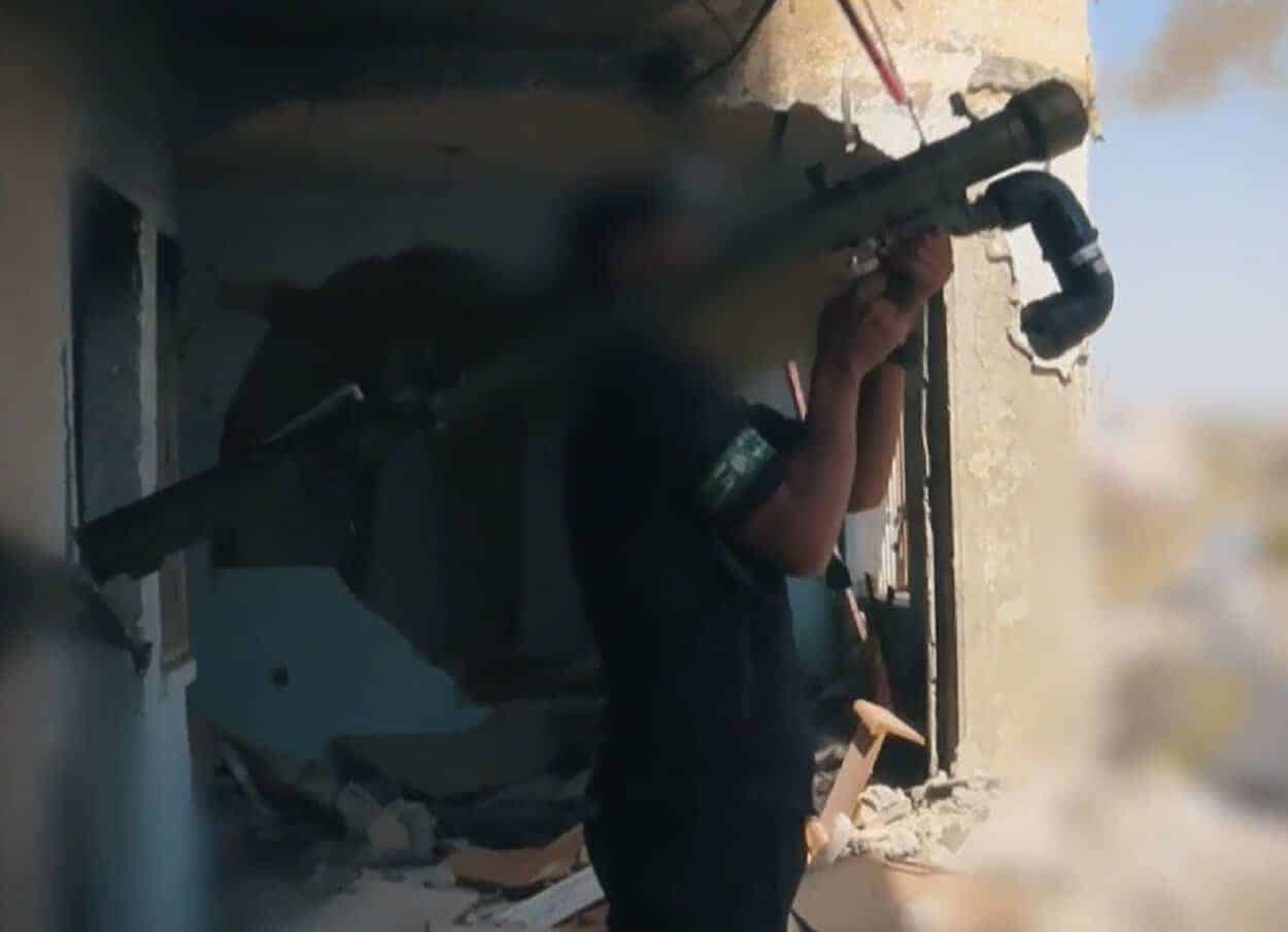 بالفيديو .. محاولتان في 3 أيام لإسقاط مروحيات إسرائيلية في سماء مخيم جباليا القسام تستهدف مروحية في مخيم جباليا بصاروخ سام 7