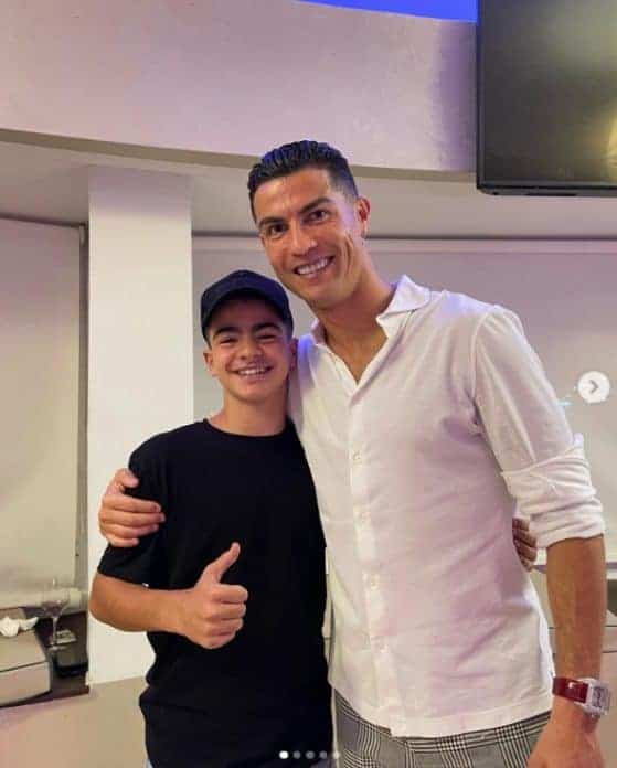 رونالدو مع ابن المغني البرتغالي نينينيو فاز مايا