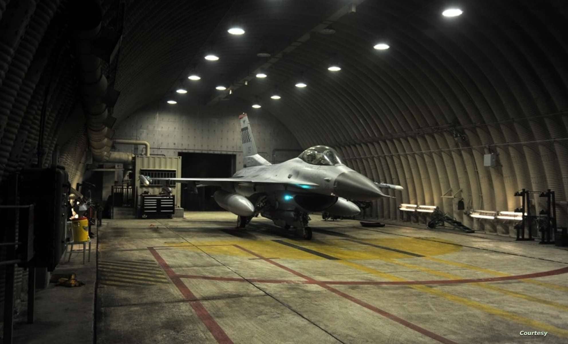 “مخابئ تحت الأرض لإخفاء طائرات عسكرية مصرية عن الرصد”.. حقيقة صورة أثارت ضجة مخابئ طائرات في مصر