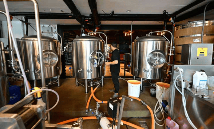 مصنع بيرة في أبو ظبي