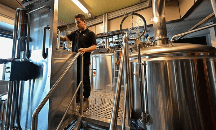 مصنع بيرة في أبو ظبي