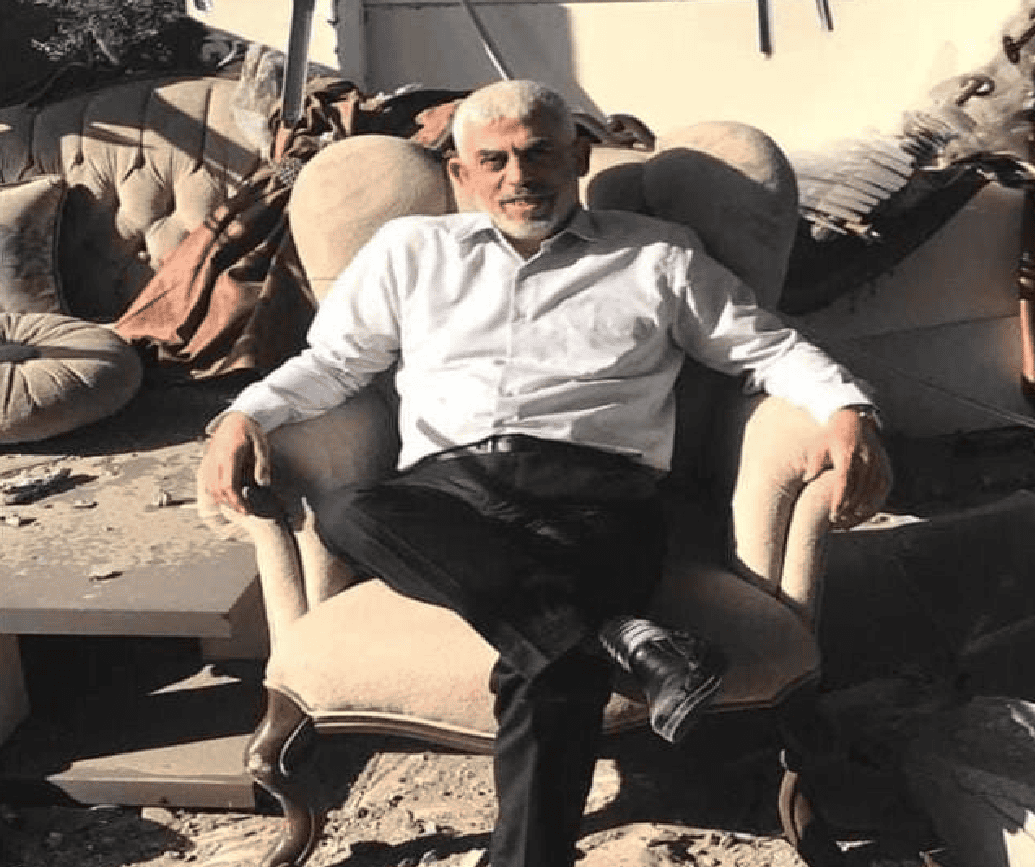 كاتب إسرائيلي يشبه إسرائيل بـ”بيت العنكبوت”: “السنوار يراقبنا من الأنفاق ويضحك” كاتب إسرائيلي يشبه إسرائيل بـ"بيت العنكبوت": "السنوار يراقبنا من الأنفاق ويضحك"