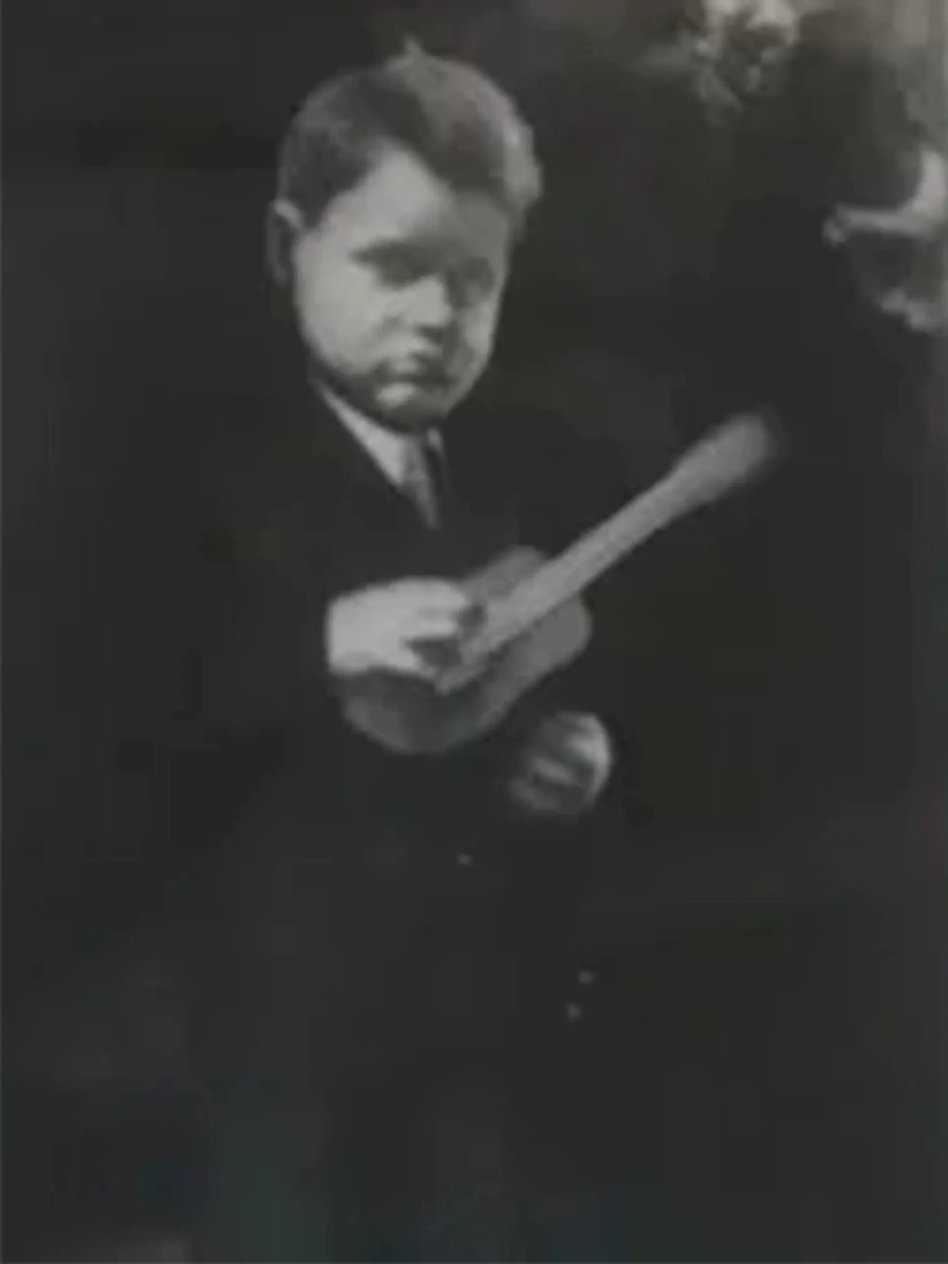 لويس ألبينو عندما كان صبيا صغيرا.