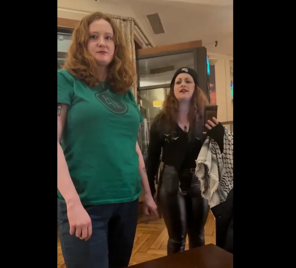 طلبن من الإسرائيلي مغادرة المكان لأنه غير مرحب به