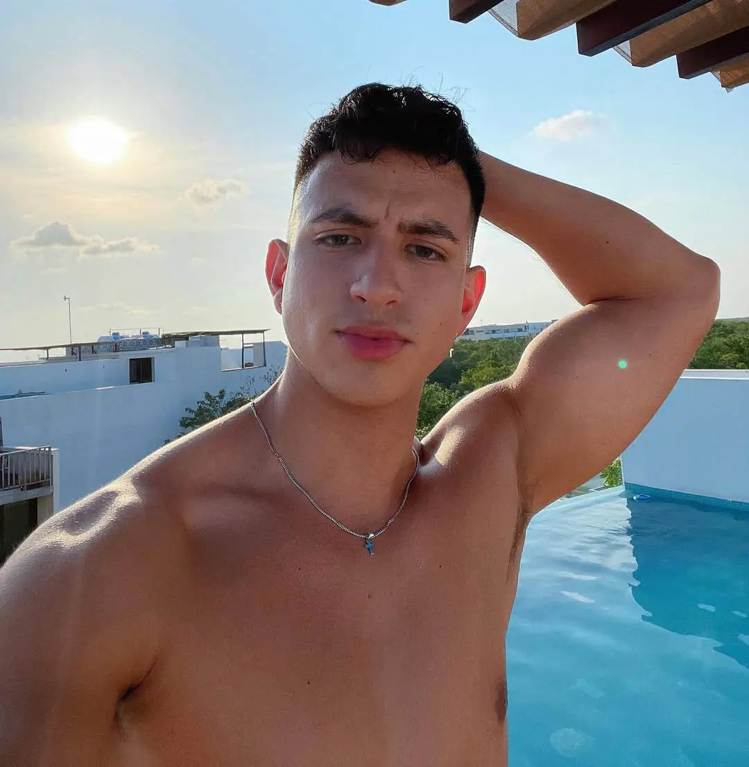 يقول إنترياجو لصحيفة ذا بوست إنه شعر بالصدمة عندما بدأ خط شعره بالانحسار في سن 26 عامًا.